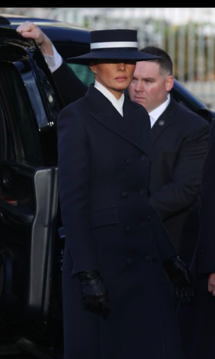 𝐿𝑜𝑟𝑦🤍🖤 tweet media