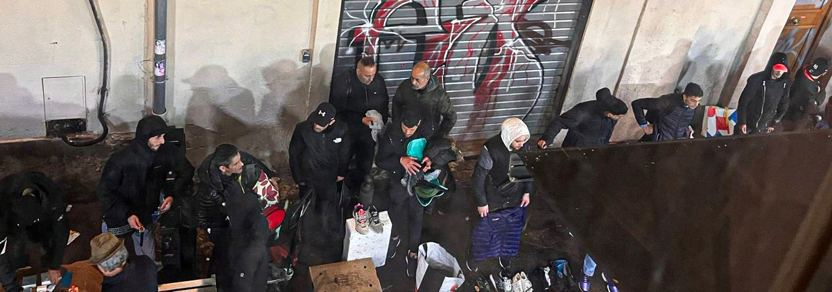 Quand il y a tellement de vendeurs à la sauvette sous nos fenêtres et que le bruit, leurs cris sont si forts que même nos enfants ne peuvent plus faire leurs devoirs...
<a href="/Prefet13/">Préfet de la région Provence-Alpes-Côte d'Azur</a> <a href="/prefpolice13/">Préfète de police déléguée des Bouches-du-Rhône</a> <a href="/BenoitPayan/">Benoît Payan</a>