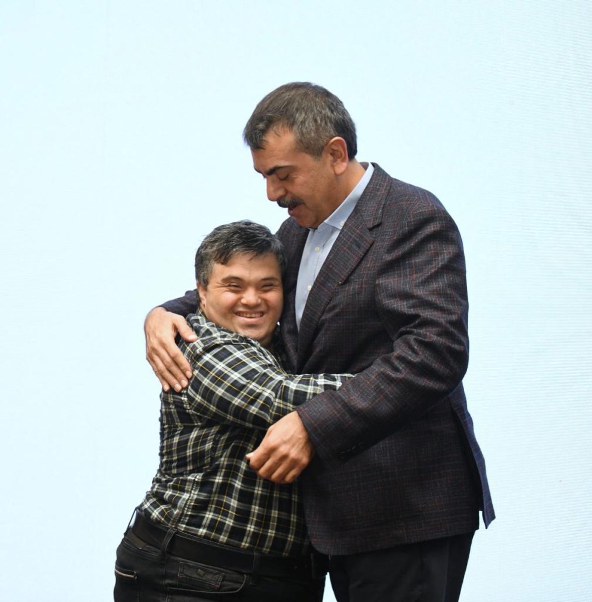 Özel Eğitim ve Rehabilitasyon Merkezleri, hayaldi gerçek oldu! 50 bin çalışan ve 500 bin öğrenci için bu hayal bitmesin...
#özeleğitimesahipçık
#EngelsizYüzYıl
<a href="/RTErdogan/">Recep Tayyip Erdoğan</a> 
<a href="/memetsimsek/">Mehmet Simsek</a>
<a href="/HMBakanligi/">T.C. Hazine ve Maliye Bakanlığı</a> 
<a href="/Yusuf__Tekin/">Yusuf Tekin</a> 
<a href="/tcmeb/">Millî Eğitim Bakanlığı</a>