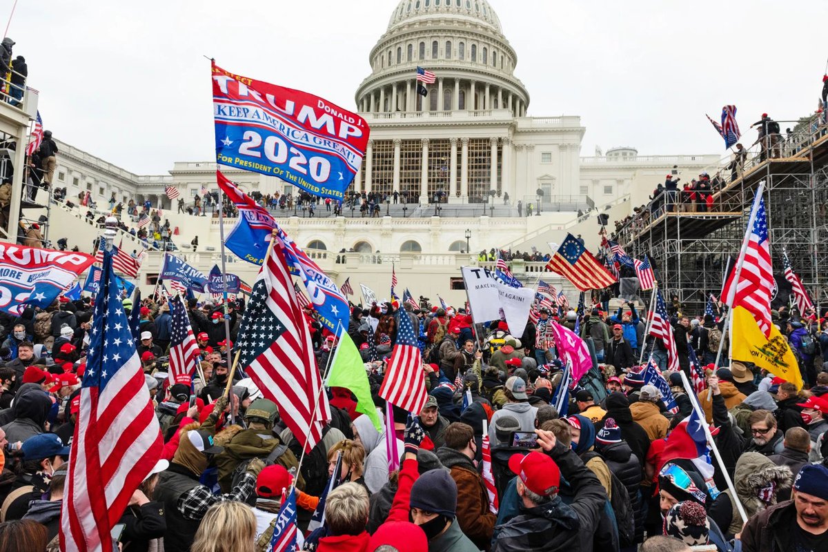 Polymarket's tweet photo. There's an 83% chance Trump pardons January 6 protestors today. https://t.co/QR53k9DszH