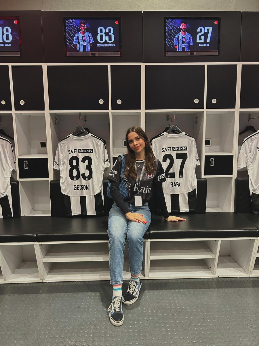 Rafa silva diyorum ablacım rafa silva😁😁