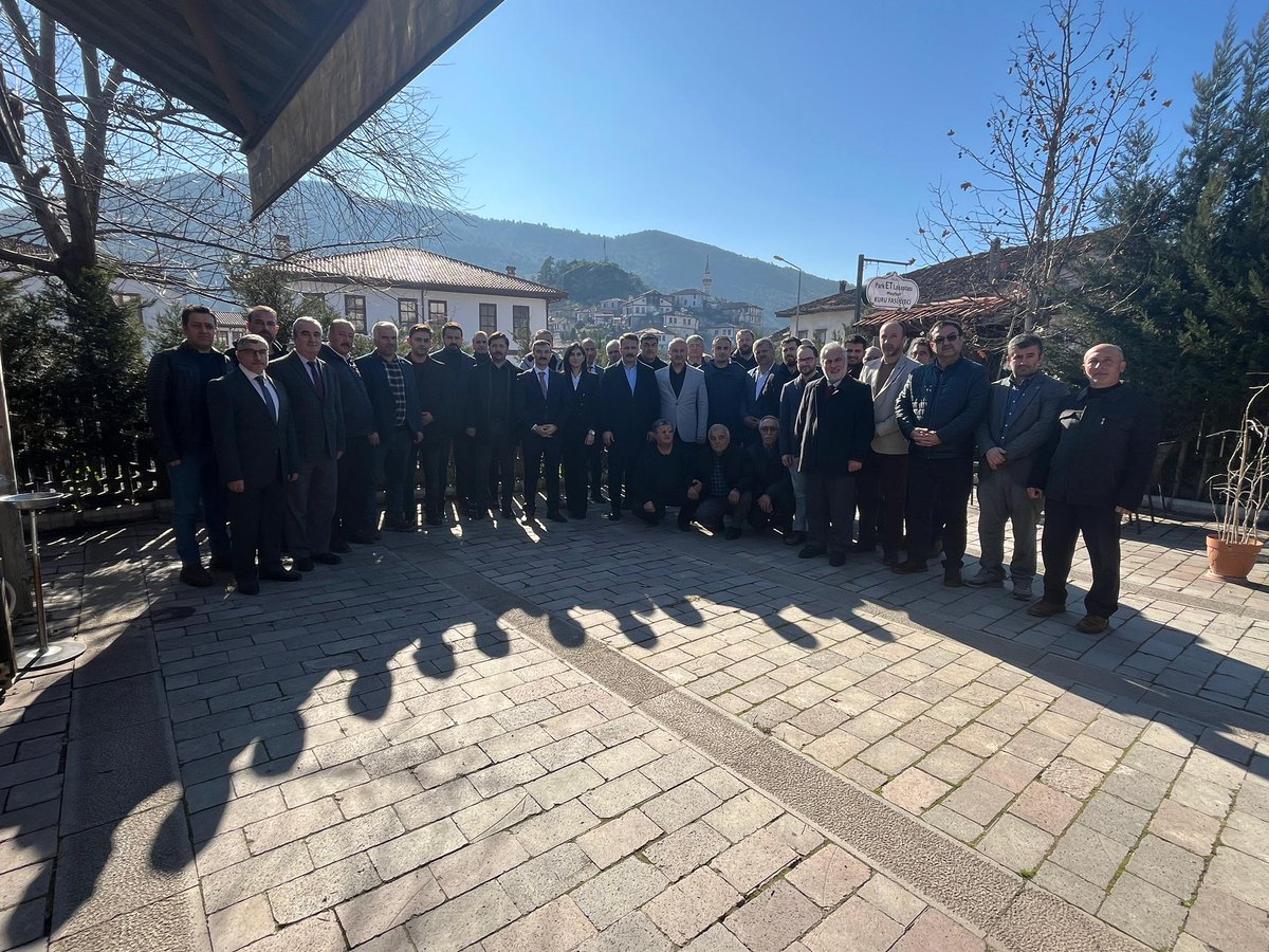 TarakliKaymakam's tweet photo. Kaymakamımız Sn Burak SERTTAŞ İlçe  Belediye Başkanı, Siyasi Parti Temsilcileri, Kurum Amirleri, Personeller ve Muhtarlarımız  ile vedalaştı. https://t.co/aaFF60gBLO