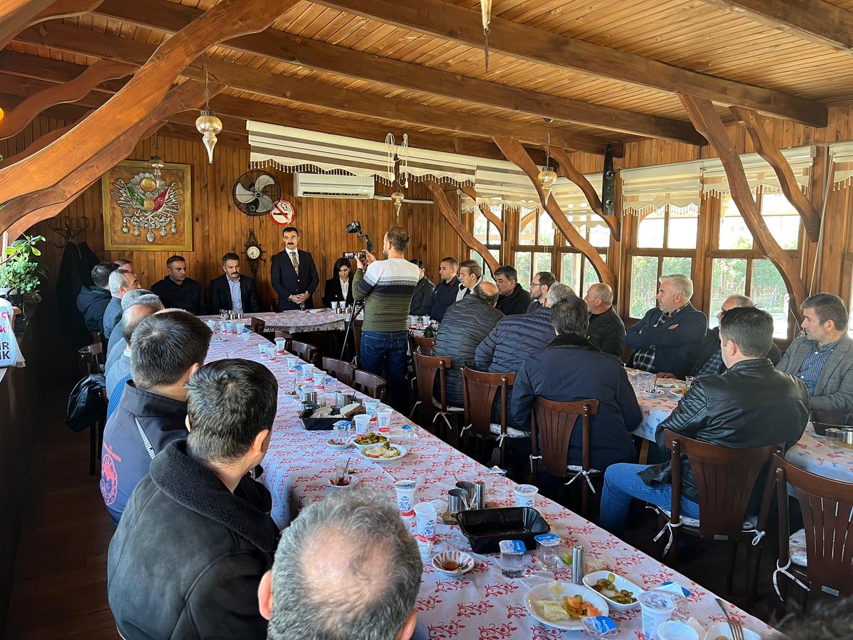 TarakliKaymakam's tweet photo. Kaymakamımız Sn Burak SERTTAŞ İlçe  Belediye Başkanı, Siyasi Parti Temsilcileri, Kurum Amirleri, Personeller ve Muhtarlarımız  ile vedalaştı. https://t.co/aaFF60gBLO