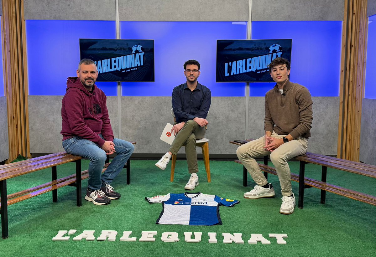 TV Sabadell Vallès (@tvsabadell) on Twitter photo 💙 Les nits de dilluns són sinònim de <a href="/LArlequinat/">L'Arlequinat</a>!
🎙️ Escoltarem el nou entrenador del <a href="/CESabadell/">CE Sabadell 🧅</a>, <a href="/DavidMovilla/">Movilla</a>
🗣️ Farem tertúlia amb <a href="/jose_djmurci/">Jose M. Cava</a> i <a href="/paurochee/">Pau Roche🎙</a>
📡 A les 21 i 23 hores, a <a href="/TVSabadell/">TV Sabadell Vallès</a>, amb <a href="/JoanMunozz/">Joan Muñoz Consentino 🧅</a> 💙 Les nits de dilluns són sinònim de <a href="/LArlequinat/">L'Arlequinat</a>!
🎙️ Escoltarem el nou entrenador del <a href="/CESabadell/">CE Sabadell 🧅</a>, <a href="/DavidMovilla/">Movilla</a>
🗣️ Farem tertúlia amb <a href="/jose_djmurci/">Jose M. Cava</a> i <a href="/paurochee/">Pau Roche🎙</a>
📡 A les 21 i 23 hores, a <a href="/TVSabadell/">TV Sabadell Vallès</a>, amb <a href="/JoanMunozz/">Joan Muñoz Consentino 🧅</a>