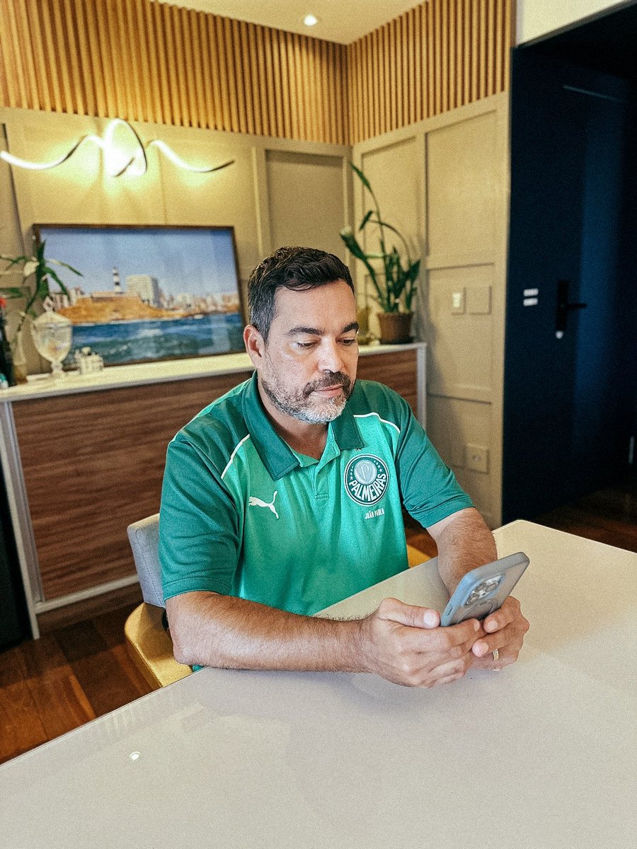Palmeiras's tweet photo. Vazaram o adm trabalhando hoje 😂 https://t.co/ui0RqWkHk1