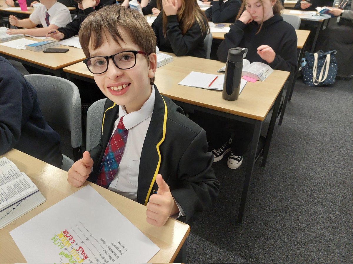 How S1 do a grey January Friday afternoon - great dictionary skills and perseverance to look up vocab for their own colour poem. 🌈✍️🔡🇫🇷