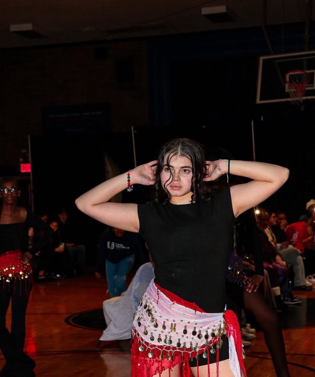 On Friday 1-17 we held our 2nd fashion show thanks to Ms Seabrook, our Fashion Club advisor. 
🧡Club members and faculty strutted the catwalk in different themes, including expressing their heritage. 
Here are some moments captured by our student photographer, Coty Peterson. 3/3