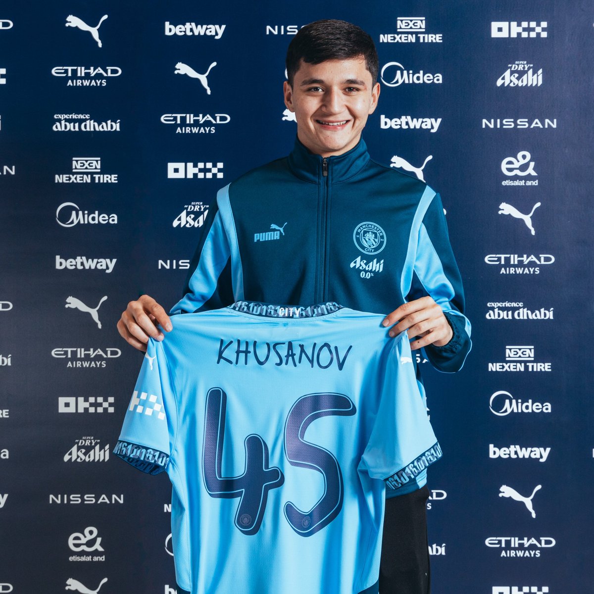 mercatosphera's tweet photo. 🇬🇧 El @ManCity ha fichado al central uzbeko Abdukodir Khusanov (20 | #Lens) por 40.000.000 €. Firma hasta junio de 2029.

🔹 Será el primer futbolista uzbeko en la Premier League.
🔹 Junto a Lois Openda, es la venta más cara de la historia del Lens. https://t.co/ShMtkTlfjs