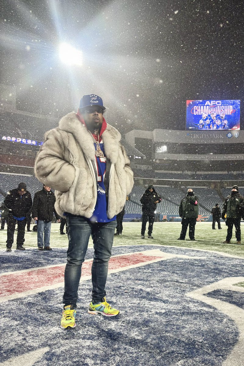 WESTSIDEGUNN's tweet photo. MLK HAD A DREAM …. I HAD A TRIPLE BEAM 🐐🦂🌹
❤️ from ME & WS POOTIE, the Princess of the Culture did it BIG for her Bday 🎉🎂
GOD IS THE GREATEST 🤲🏽
GO BILLS!!!!!!!!!!!!
#SUPERFLYGOD #HBDPOOTIE #BILLSMAFIA #BUFFALOKIDS #GXFR #CULTURE #4THROPE #ICON #RIPSID https://t.co/bN2Nii62rg