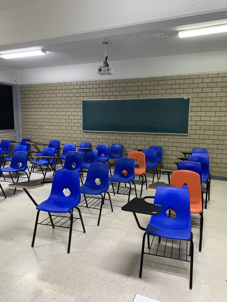 Iniciamos un semestre más como maestra, mándenme sus buenas vibras, sobretodo porque entro a las 7 de la mañana 🤪