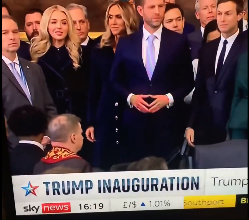 <a href="/HustleBitch_/">HustleBitch</a> ⬇️Liebe Grüße an Mutti. Ich lach mich schlapp.
#Merkel #Trump2025