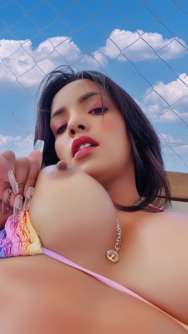 1 pic. que me llenarias de sememn mis tetas o mis nalgas? https://t.co/gx7pOlPuca