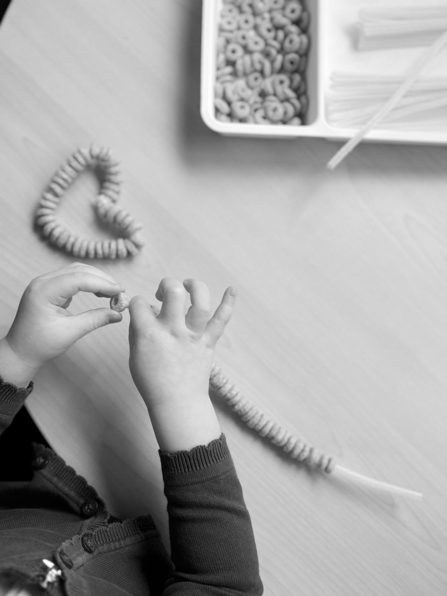 Little fingers threading bird feeders today @EAS_EarlyYears <a href="/MaendyPrimary/">Maendy Primary</a>