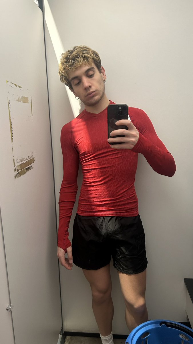 Ho fatto nuovi acquisti ✨ (scusate la faccia di merda, this is what i actually look like 🤠)