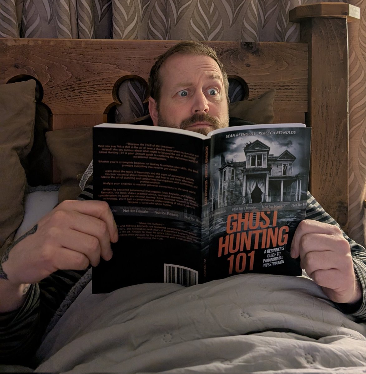 "When the book is so good, it keeps you up all night! 👻📖 Ghost Hunting 101 by Sean and Bex is your ultimate guide to paranormal investigations.

Get your signed copy here: ghostdimensionshop.com/products/signe… or order on Amazon today!

Perfect for all aspiring ghost hunters!"