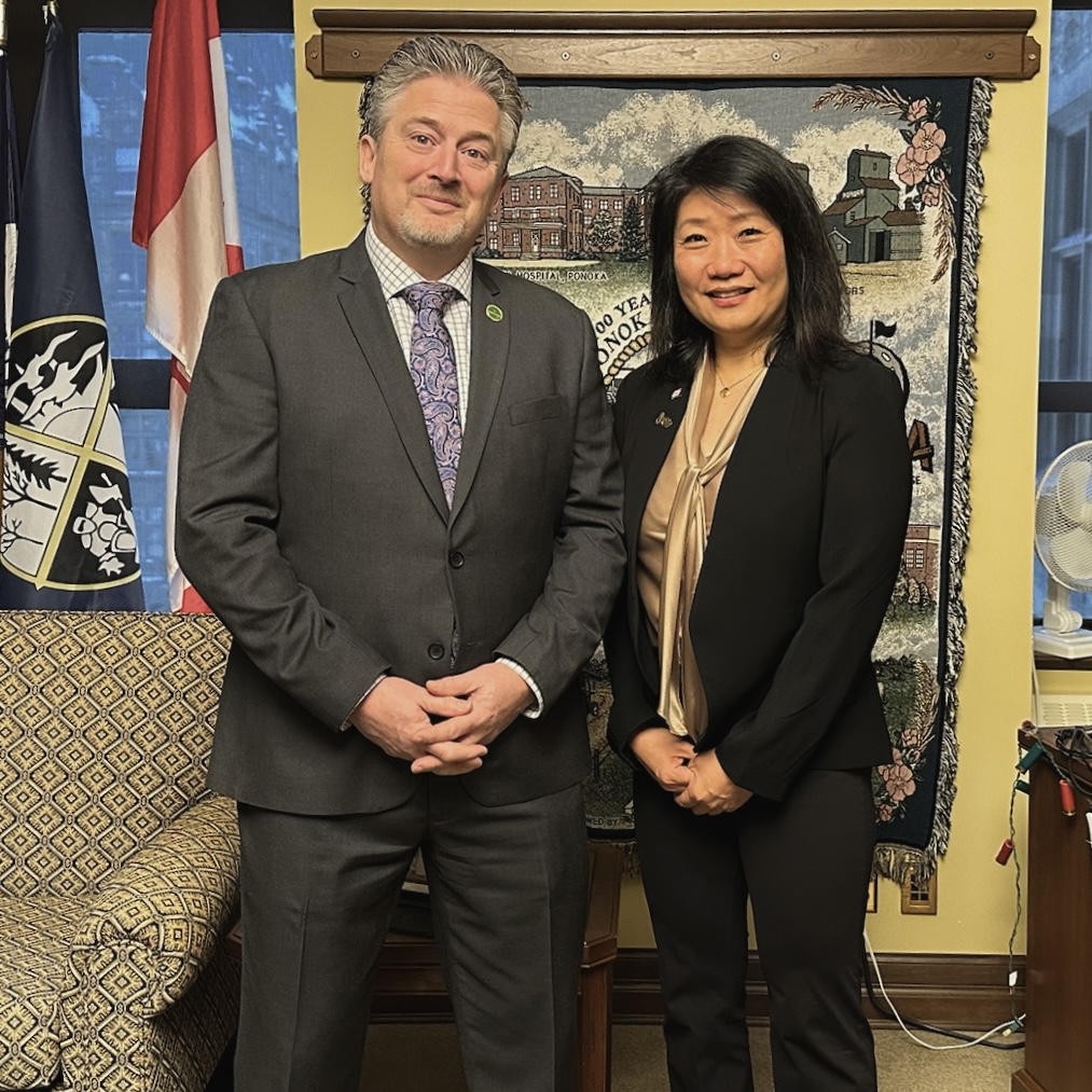 We extend our gratitude to MP <a href="/BlaineFCalkins/">Blaine Calkins</a> for meeting with <a href="/paulinac/">paulinac</a> and recognizing the significant legacy of the #TerryFoxHumanitarianAward. This program has empowered young humanitarians to create change, and we thank your support.

#CDNpoli #CHPC #TerryFox #Canada