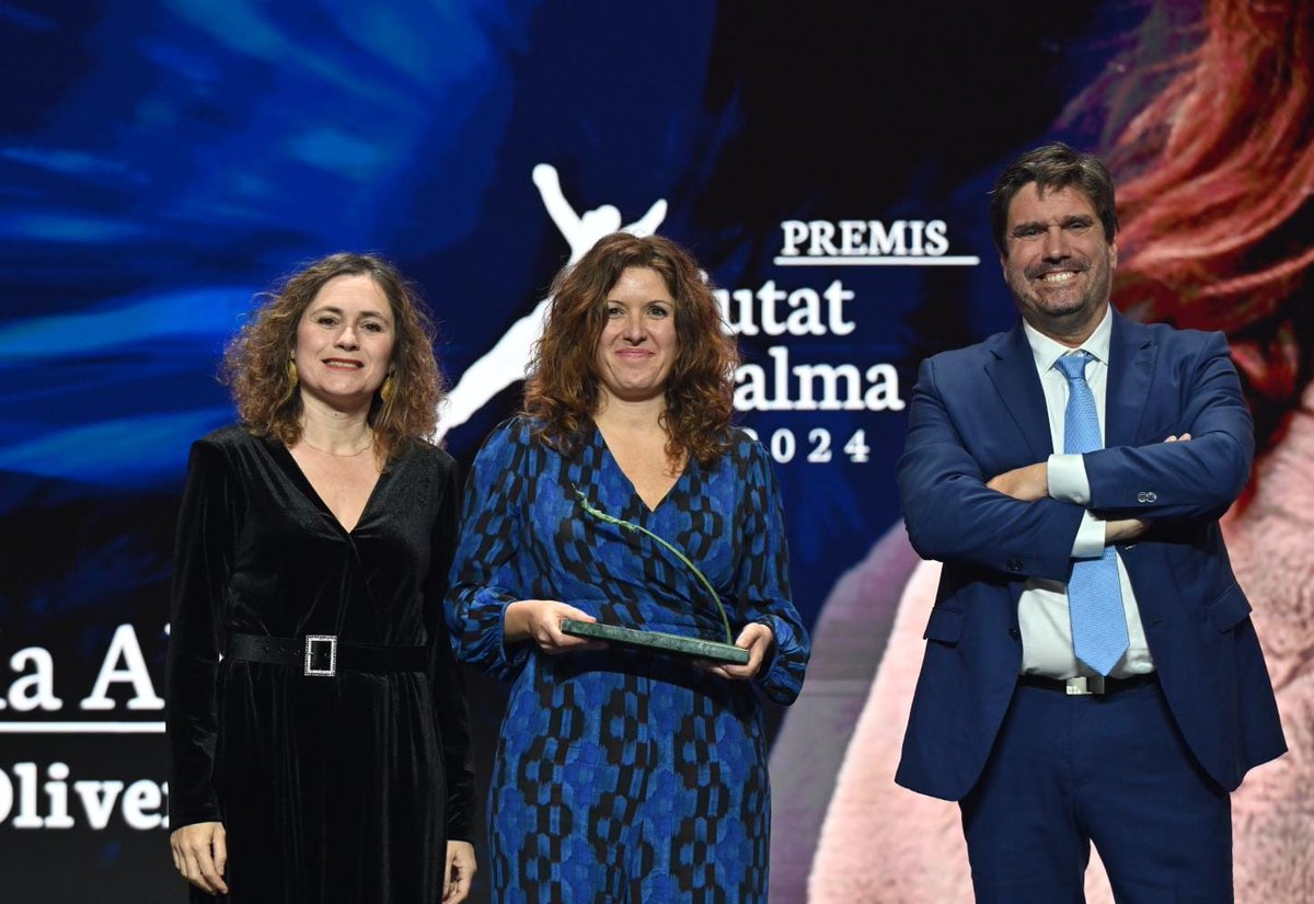 Palma Cultura (@palmacultura) on Twitter photo 📸 "Torelló ante la cámara" de <a href="/nuriaabad/">Núria Abad</a> y Marta Hierro, Premi Ciutat de Palma de Periodismo 2024, rinde homenaje al maestro del fotoperiodismo balear.
🎥 Un viaje por la memoria colectiva de las islas a través de su mirada única. #PremisCiutatdePalma2024 📸 "Torelló ante la cámara" de <a href="/nuriaabad/">Núria Abad</a> y Marta Hierro, Premi Ciutat de Palma de Periodismo 2024, rinde homenaje al maestro del fotoperiodismo balear.
🎥 Un viaje por la memoria colectiva de las islas a través de su mirada única. #PremisCiutatdePalma2024