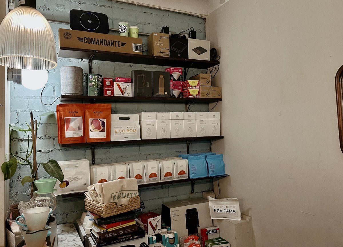 That happy feeling of a fully stocked retail wall.

#facultycoffee #IndieCoffee #IndependentCoffee #SpecialityCoffee #CoffeeLoversUK #UKCoffeeCulture #CoffeeTime #birminghamcoffee #birminghamfoodie