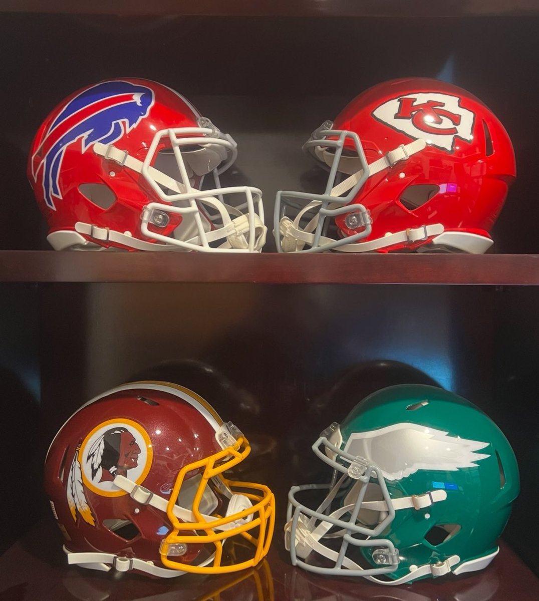 daverite's tweet image. And then there were 4🏈 @tschultz22756 @brandoschultz44 @dm14105twt @BarstoolBigCat @mark_giangreco @errolgerber  @bgerbs3 @nfleaka1 @Super70sSports @FB_Helmet_Guy