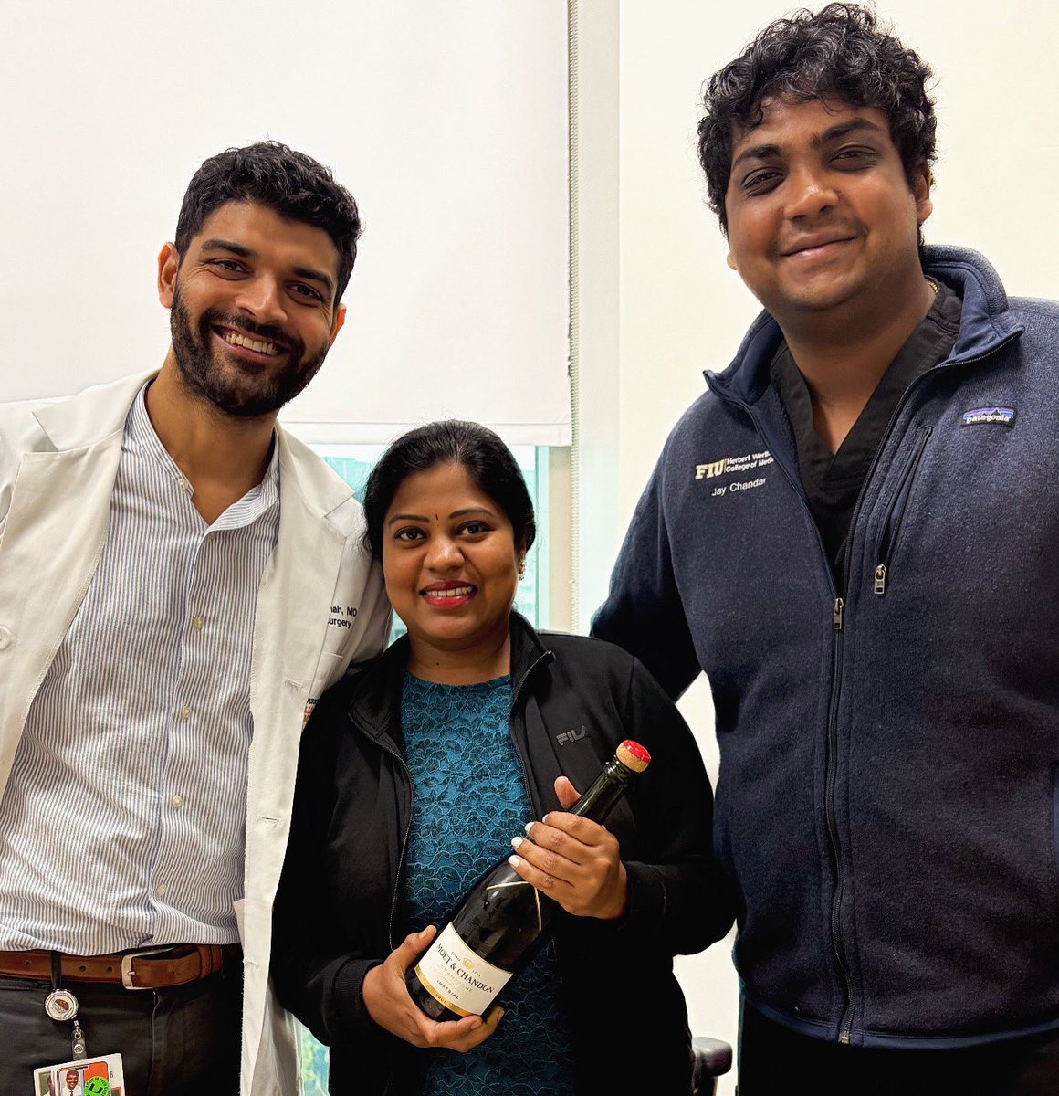 AshishHShah4's tweet image. Lot of things to be grateful for this week in the lab!
1. @SeetharamDeepa @jaychandar5 got their paper accepted on activating immunotherapy ! 
2. @VaidyaGovind15 received a training grant to study GBM exosomes ! 
3. @CKRamsoomair recent operative pub on virotherapy  techniques!