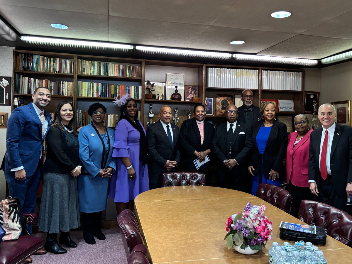 It’s a cold one today 🥶 but great to be in the warmth of the Trinity Baptist Church congregation and colleagues in government to honor Dr. Martin Luther King Jr.’s legacy in the Bronx. 

Dr. King’s collective action, organizing and servant leadership continues to be an example