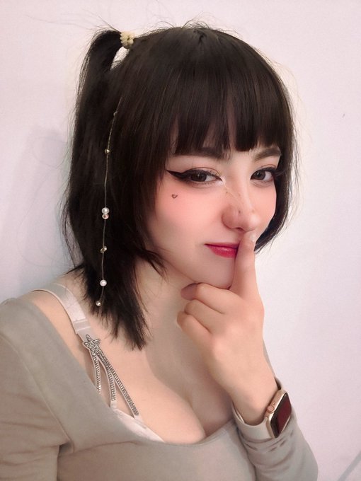 2 pic. Oficialmente te cuento que volví a mi cabello natural ? https://t.co/410uOtUF58