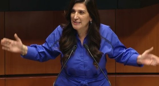 AntiTelevisaMx's tweet image. Exhorto a los Mexicanos a repudiar a todos los traidores a la patria, que apoyen a Donald Trump en sus Iocuras de declarar “Emergencia Nacional“ en la frontera y TERRORlSTAS a los narcos, empezando por #LaLocaDelSenado y la Rabadán. NO permitamos que ese RAClSTA ataque México. 🧐