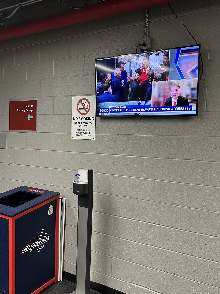 JMatter_TV's tweet image. Capital One Arena watches FOX5 on Inauguration Day! 🇺🇸📺 You should too! #fox5dc #gooddaydc #fox5 #fox #washingtondc #InaugrationDay