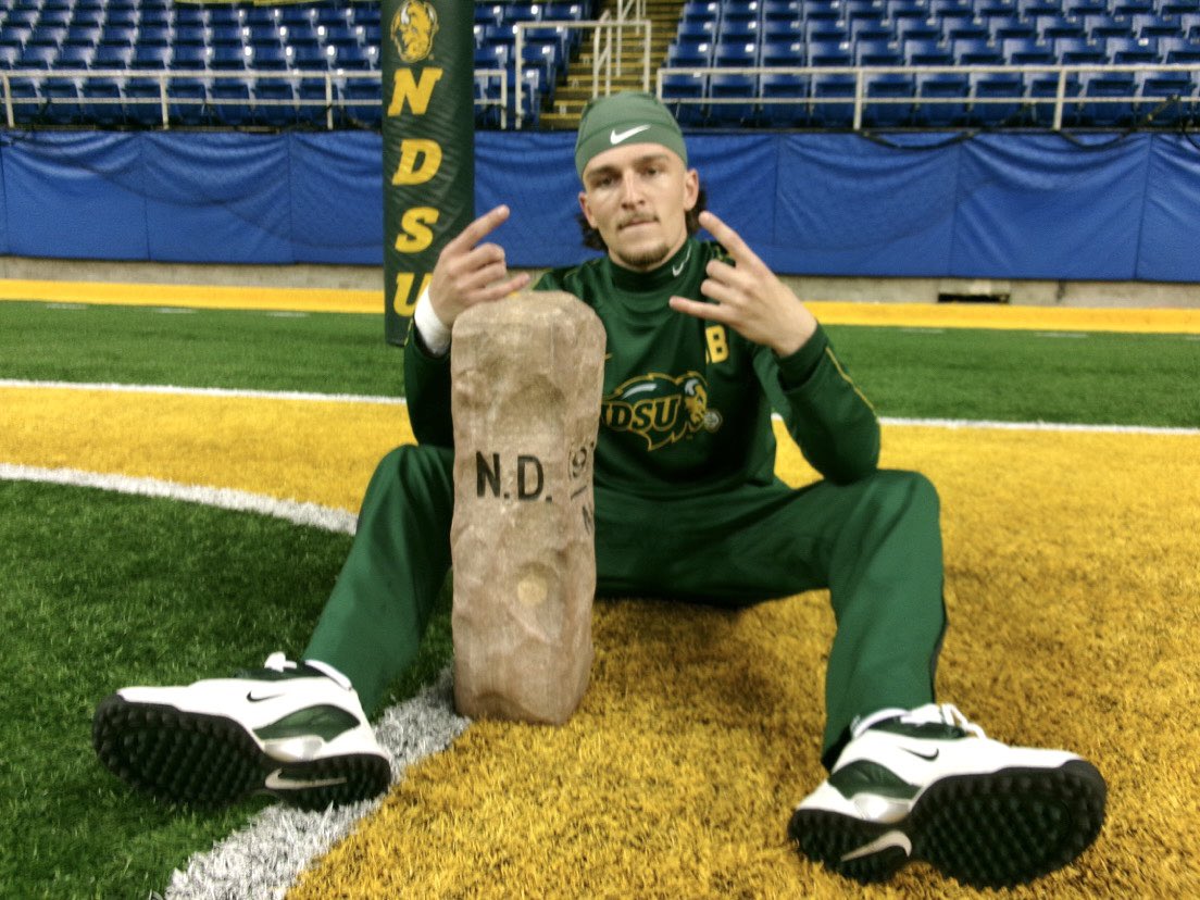 Mac Gray tweet media