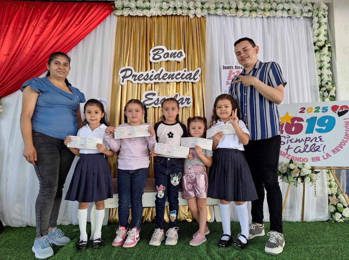 📍Llenos de ansias y alegrías reciben el Bono Presidencial Niños y Niñas del Centro Escolar Molino Sur del municipio dé Sebaco.✌🏻
#Matagalpa-Sur
#PLOMO19