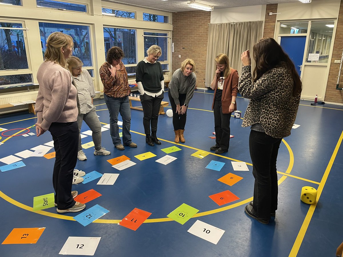 Vandaag workshop Bewegend leren van <a href="/ZitmetPit/">Zit met Pit!</a> gegeven in Amersfoort voor leerkrachten en logopedisten in het schoolgebouw van de lagere school waar ik vroeger naar school ging! Hoe leuk!