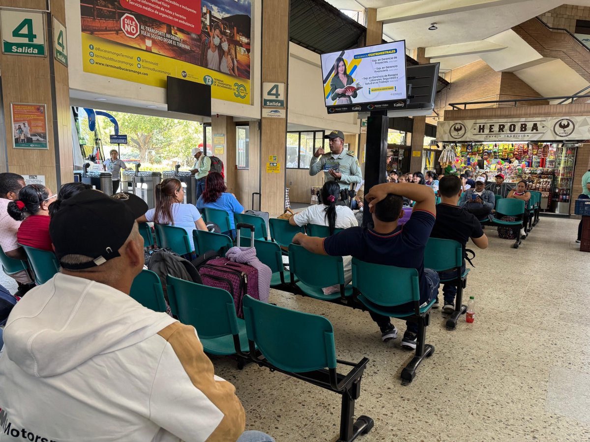 ProteccionPonal's tweet photo. 🚌📢 Brindamos recomendaciones a viajeros en la terminal de transporte de #Bucaramanga para prevenir la explotación sexual y comercial de niños, niñas y adolescentes. 

#TurismoSeguro https://t.co/1m34AGTXBz