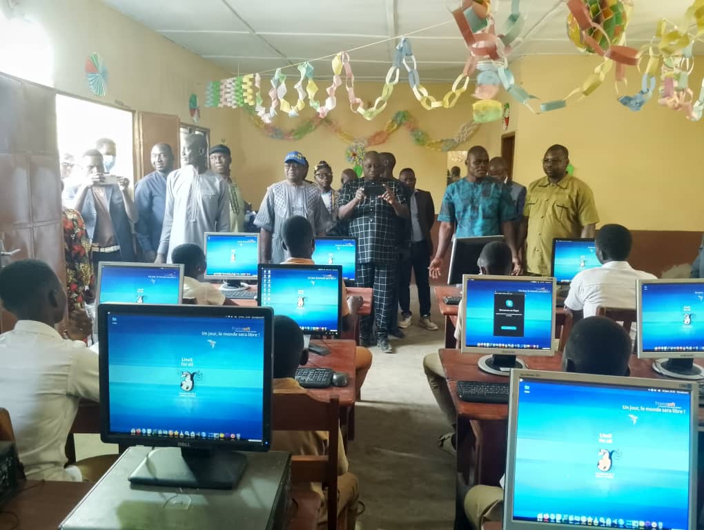 Très belle inauguration d'une nouvelle salle informatique par nos amis de <a href="/LabOrione/">jump lab orione</a> et <a href="/ASI_YovoTogo/">A.S.I. YOVOTOGO</a> au Lycée Kantè ville au Togo

jump-lab-orione.tg/2025/01/15/ina…