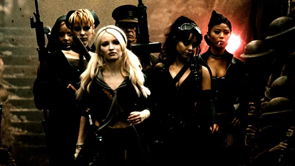 CageValley's tweet image. The aesthetic of Sucker Punch is outrageous. A mix of fantasy, dystopia, and stunning weirdness. Every scene is a showcase of creativity and surrealism. Pure visual delirium!