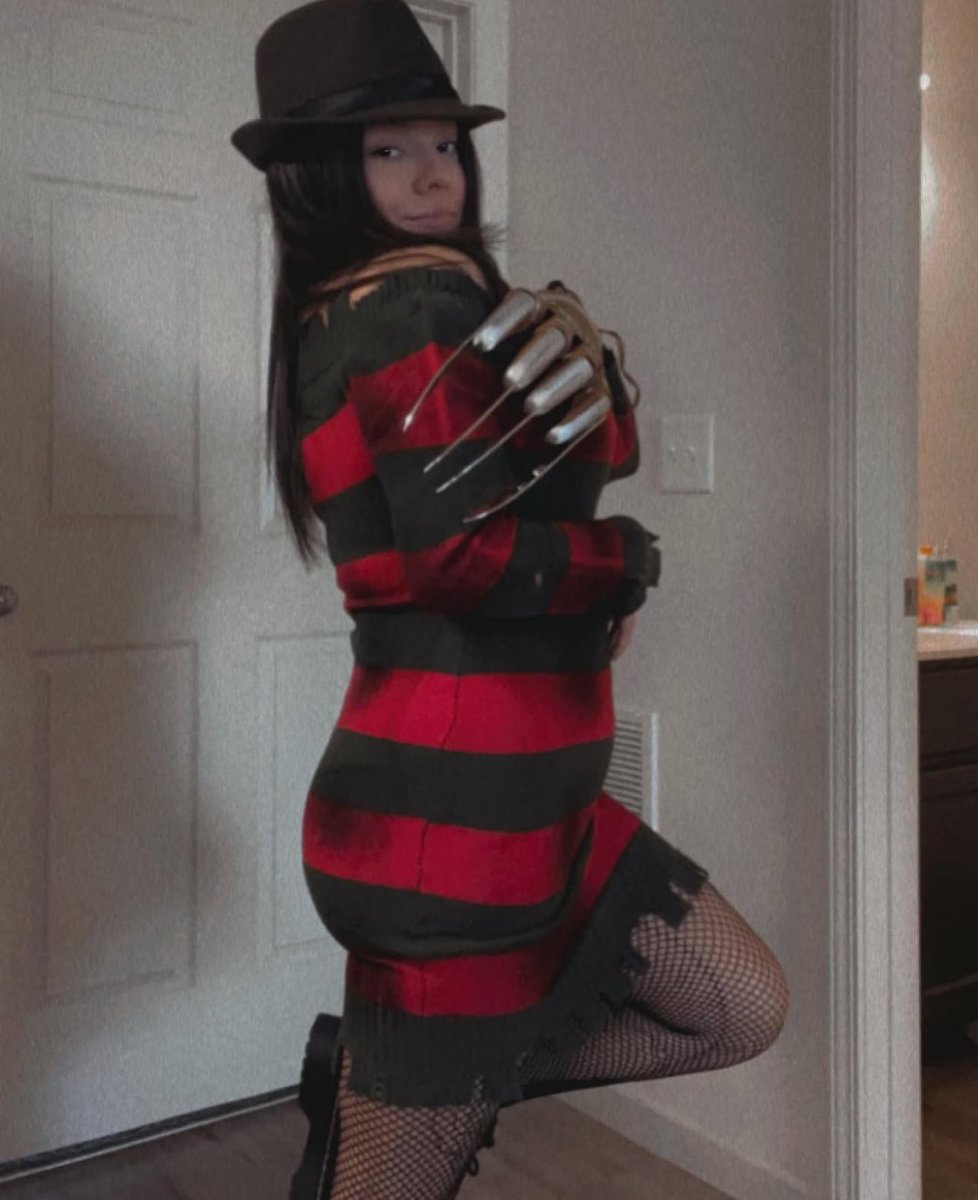 nikkilovesbear's tweet photo. should I make one of these my pfp or keep it how it is?? and if I do change it which one should I pick HELP https://t.co/dCbJvvT8cL