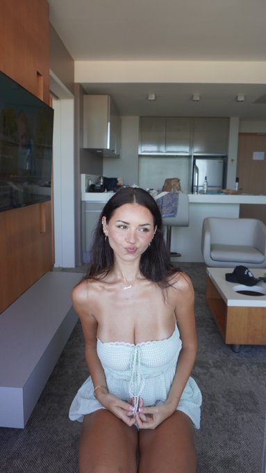 2 pic. Happy girl ??? https://t.co/QDjx0laFvi