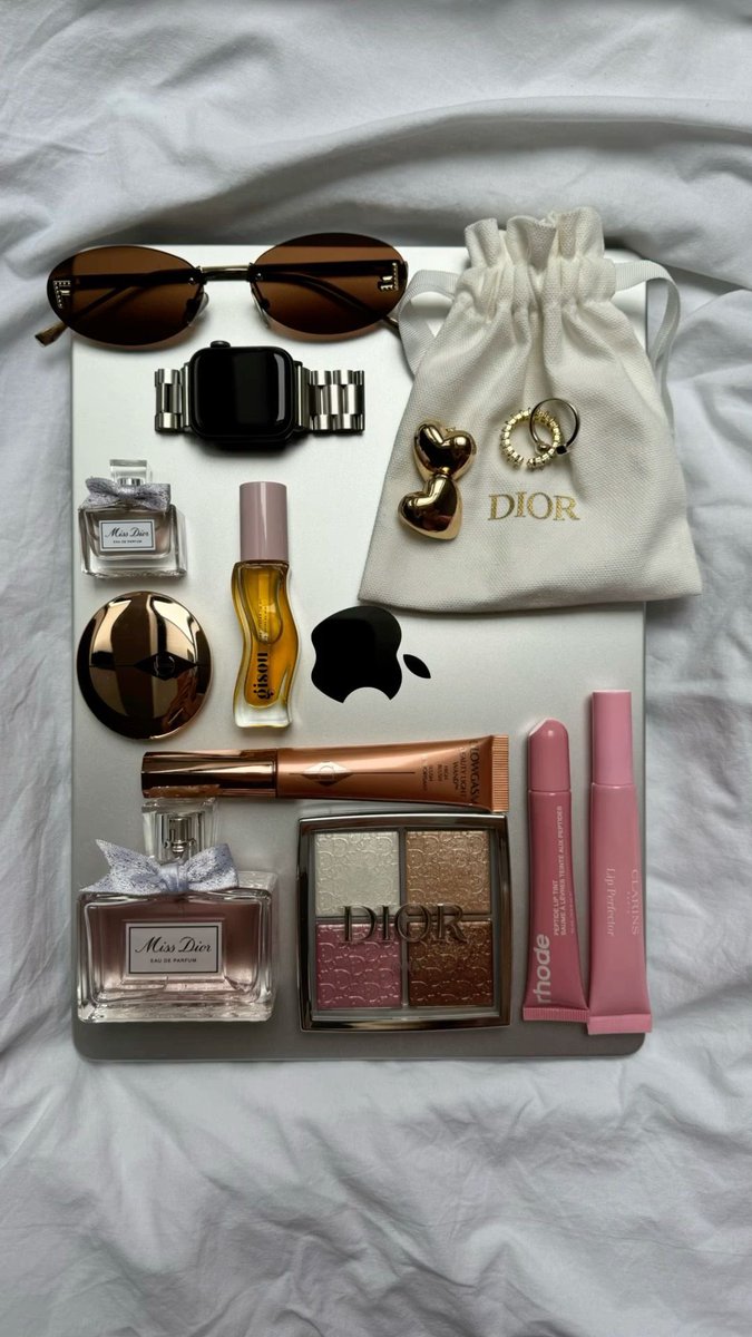 modernlilithh's tweet photo. i’m a sucker for pretty &amp; expensive things https://t.co/c1mT1VRdOL