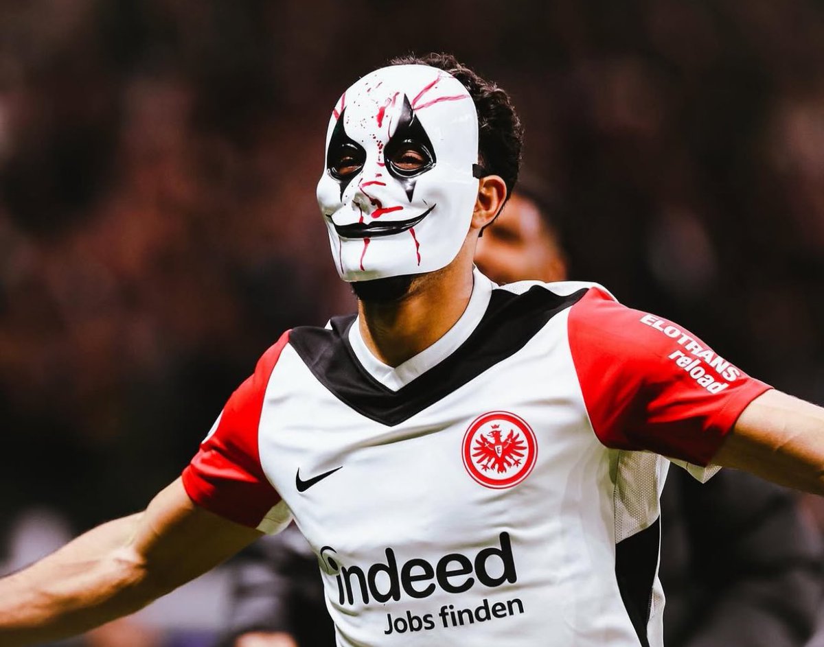 🚨𝐉𝐔𝐒𝐓 𝐈𝐍: Omar Marmoush has landed in Manchester. #ManCity <a href="/PurplePanel/">Purple Panel</a>