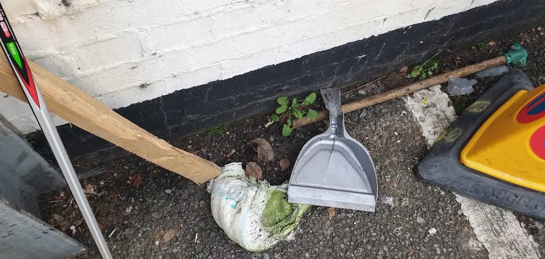 SosSouthborough's tweet photo. Another volunteer out in Southboroigh streets today and in Tesco carpark @KeepBritainTidy #litterheroes #lovewherwelive #litter #streetclean @SouthboroughSt https://t.co/5TMd2CGDd7