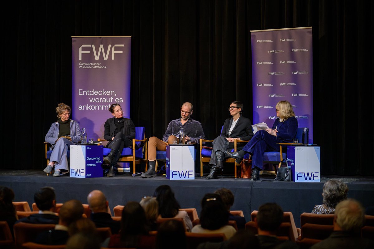 FWF_at's tweet image. Heute feiern wir 15 Jahre Arts-based Research in Österreich! Das Programm zur Entwicklung und Erschließung der Künste (#PEEK) des #FWF ermöglicht innovative künstlerisch-wissenschaftlichen Forschung. Zu diesem Anlass trafen sich heute Expert:innen zur Podiumsdiskussion. 🎉