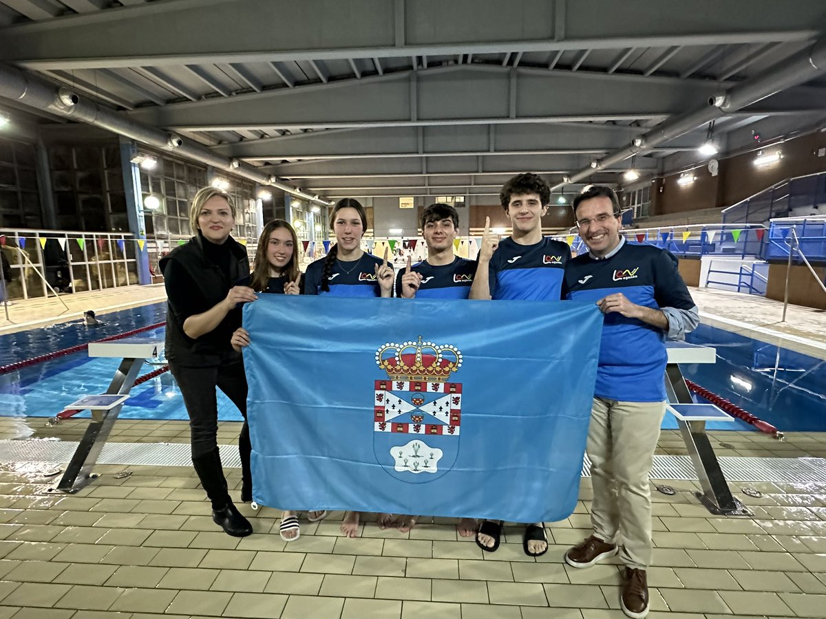 AytoLeganes's tweet photo. El @LeganesNatacion ha ascendido a 1ª Nacional masculina absoluta. En diciembre disputarán la Copa de esta categoría tras 37 años de historia

El alcalde @marecuencopp y la concejala de Deportes @cpolonioc les han felicitado  personalmente en las instalaciones de El Carrascal https://t.co/kMjG95qXFO