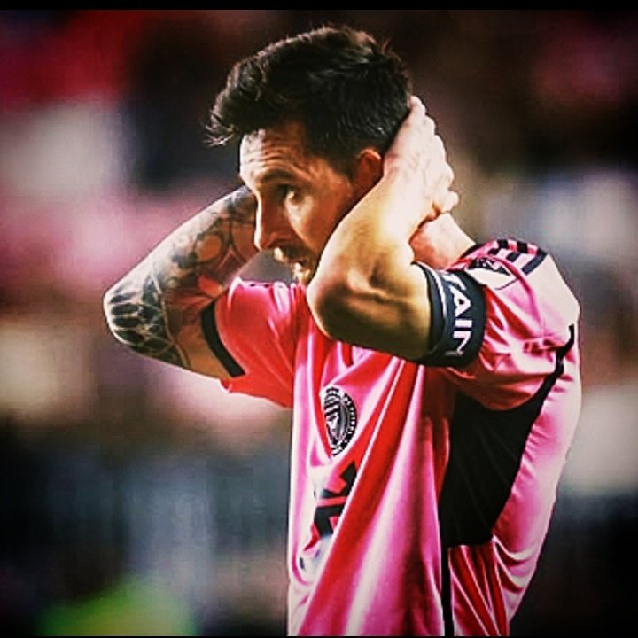 🚨| Messi would need to score in 𝟒𝟖 𝐜𝐨𝐧𝐬𝐞𝐜𝐮𝐭𝐢𝐯𝐞 𝐠𝐚𝐦𝐞𝐬 to match Ronaldo’s tally of most 𝐦𝐚𝐭𝐜𝐡 𝐰𝐢𝐧𝐧𝐢𝐧𝐠 𝐠𝐨𝐚𝐥𝐬 in history.

Talk about levels.❗️