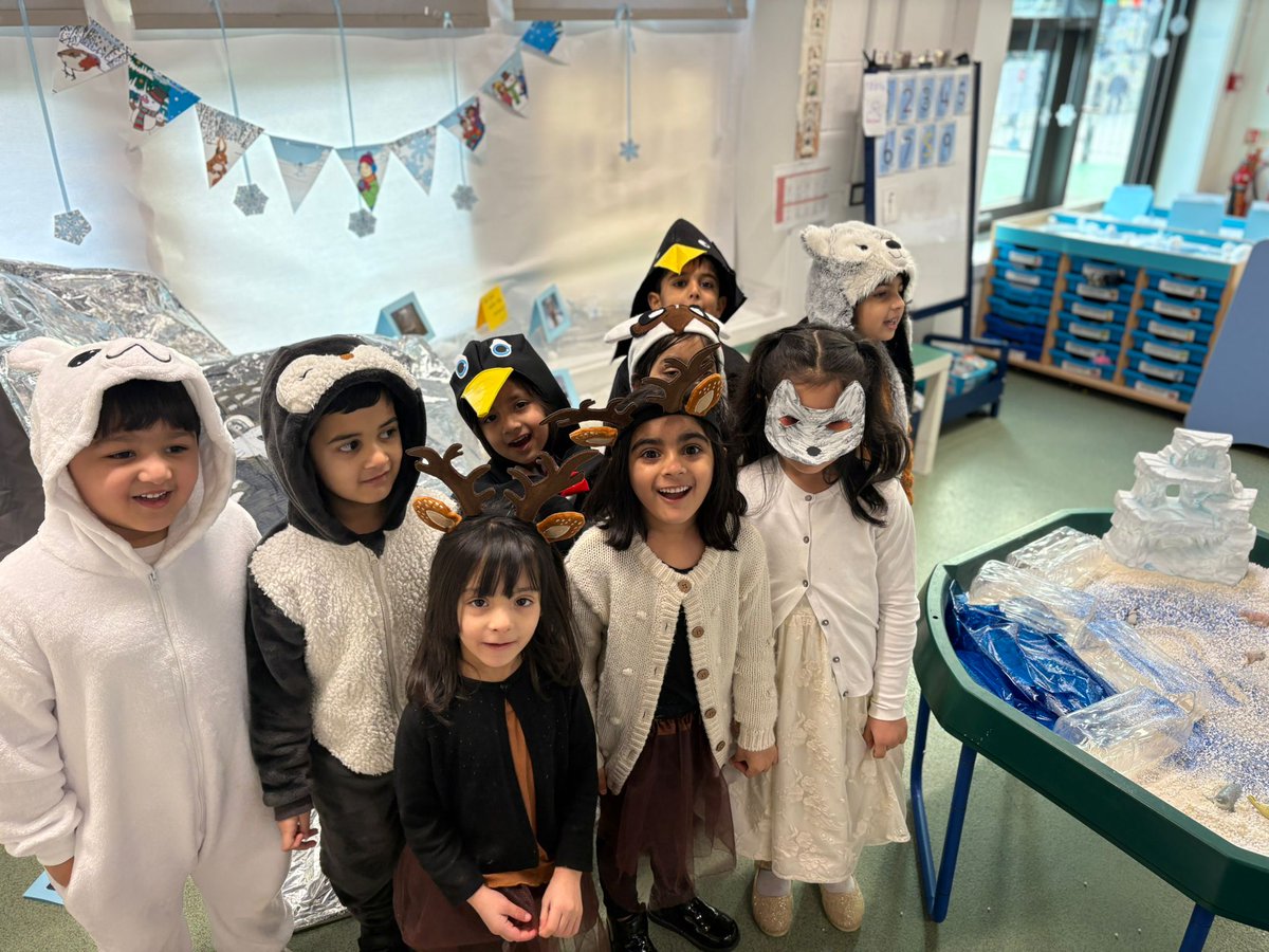 olive_bburn's tweet image. Our reception children have had a great Arctic super learning day.
#LoveSchool
#Lovelearning
#UnderstandingTheWorld
#WeAreStar