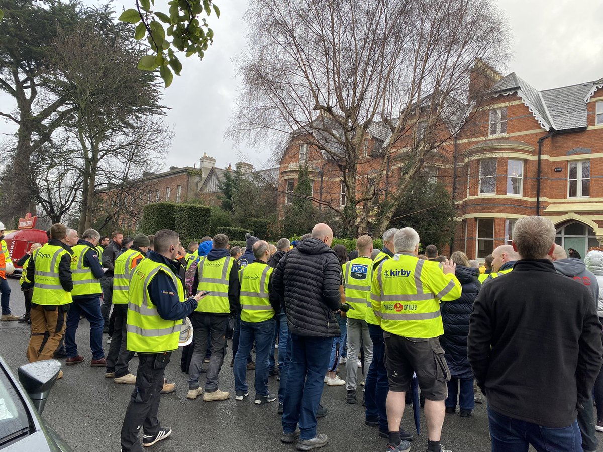 Welcomed new neighbour to the road today. Louise &amp; Brandon thanked all involved to turn a 162 year-old-house into a “home with a hug”, Julian Benson’s vision to deliver Ireland’s first home for @CF_Ireland relatives. See <a href="/DermotBannon/">Dermot Bannon</a>’s #RoomToImprove <a href="/RTEOne/">RTÉ One</a> 9.30pm, Sun. 26 Jan.