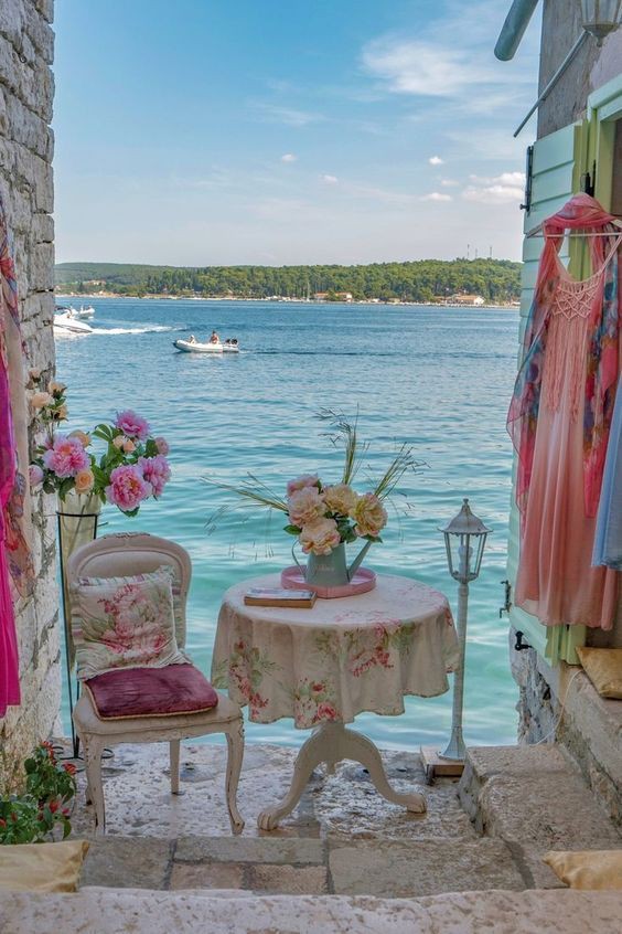 ㅤㅤ  
ㅤℬoa tarde, queridos! 𝒞omo estão? ℰspero que bem! 𝒱im mostrar meu cantinho preferido. 𝒢osto de ficar aqui observando os humanos aproveitarem suas vidas. 𝒜cho inspirador!
ㅤㅤ