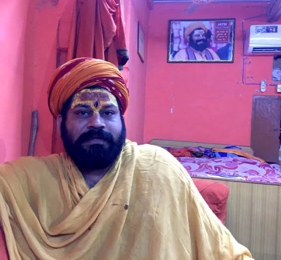 iamAKstalin's tweet photo. कहाँ सो रहे हैं, नेता जी द्वारा बनाए हुए विधायक, मंत्री बने हुए नेता?
क्या कर रहे हैं सभी के सभी?
कुंभकरण की नींद ले रहे हैं।।

जब आपके नेताजी श्रद्धेय मुलायम सिंह जी के लिए इतना घटिया भाषा इस्तेमाल हो रहा है, तब आपकी चुप्पी क्यों?

क्या यह अपने पदों का उपयोग केवल अपने फायदे के लिए करते रहेंगे?

समाज के हित में आवाज उठाने का वक्त कब आएगा?

@yadavakhilesh @samajwadiparty
#Arrest_Rajudas