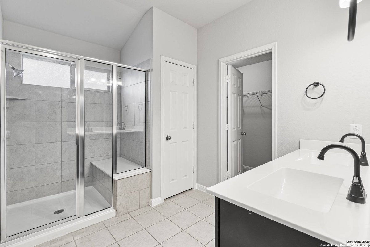 AMRGrouptx's tweet photo. New Listing Price: $265,000
2527 DIAMONDBACK TRL, New Braunfels, TX 78130-4109 is a fantastic property with 3 bedrooms and 2.0 bathrooms.
See more here: https://t.co/h6TgPLfHIY https://t.co/MLLXHls9LE