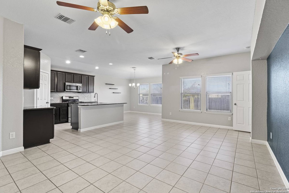 AMRGrouptx's tweet photo. New Listing Price: $265,000
2527 DIAMONDBACK TRL, New Braunfels, TX 78130-4109 is a fantastic property with 3 bedrooms and 2.0 bathrooms.
See more here: https://t.co/h6TgPLfHIY https://t.co/MLLXHls9LE