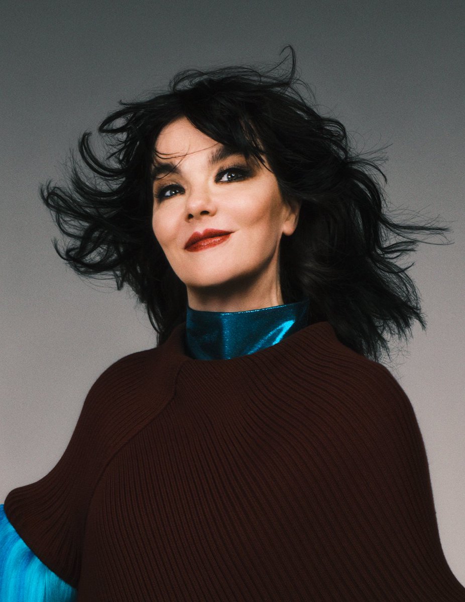 acervobjork's tweet photo. 🚨 O QUE!? Björk está provavelmente jantando agora, já que são 20 horas da noite em sua casa https://t.co/G5GiQGWWyv