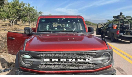 aGnt3Just_GN's tweet photo. La #SecretaríaDeSeguridadPública en #Sinaloa confirma que el enfrentamiento en #Escuinapa el domingo dejó 5 muertos. Además, se detuvieron a 5 personas, y armamento todos relacionados con grupos de violencia. 🚔⚖️ #Seguridad #LuchaContraElCrimen #ComentaYComparte https://t.co/u4N5eKe3FA